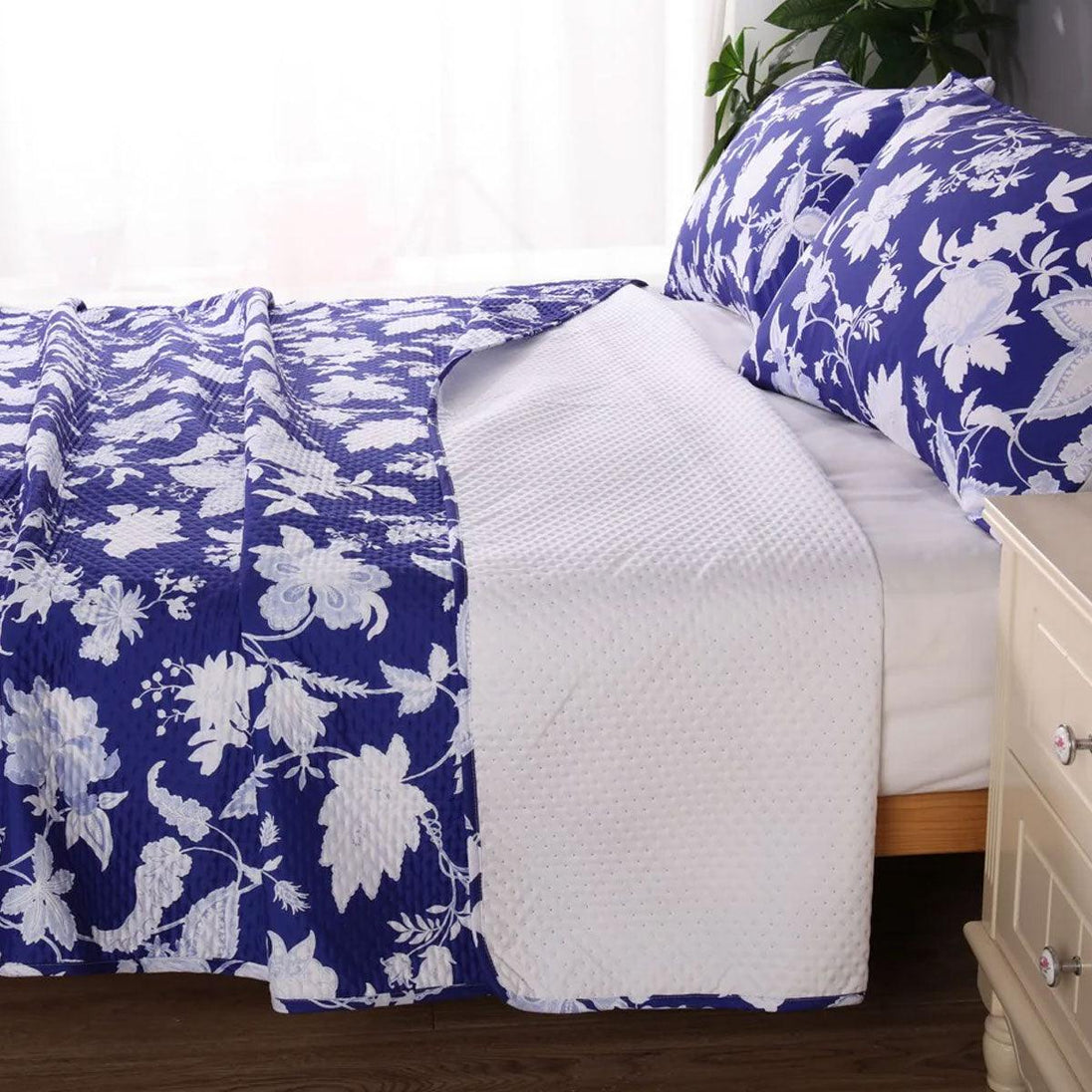 Buy Ramesses Spring Blue 3 Pcs Bamboo Blend Ultrosonic Reversible Comforter Set King discounted | Products On Sale Australia